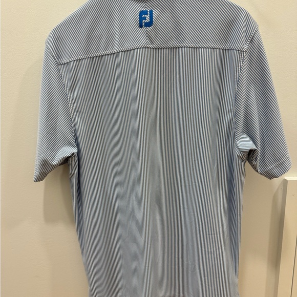 FootJoy performance golf shirt with button collar - Picture 4 of 5